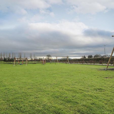 Swan Villa Leominster Bagian luar foto