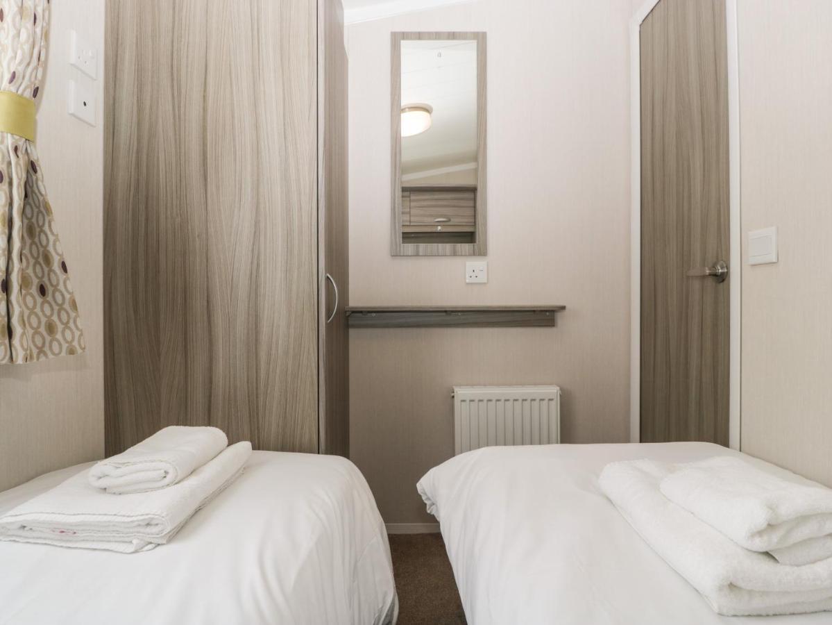 Swan Villa Leominster Bagian luar foto
