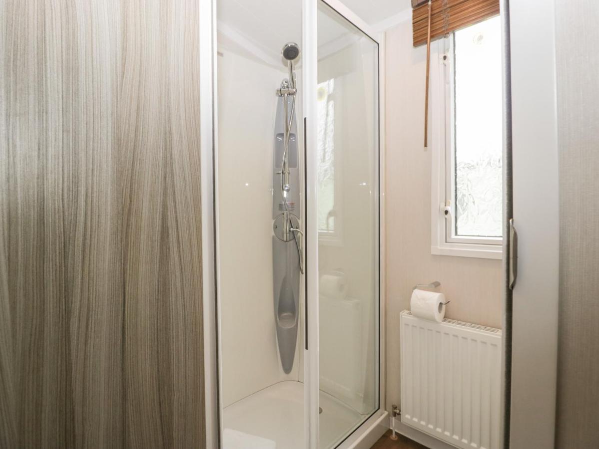 Swan Villa Leominster Bagian luar foto