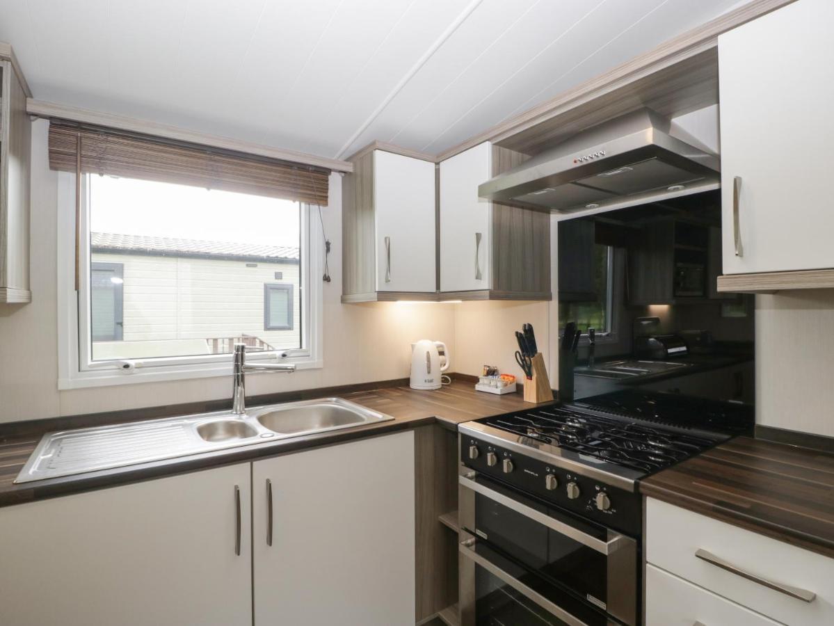 Swan Villa Leominster Bagian luar foto